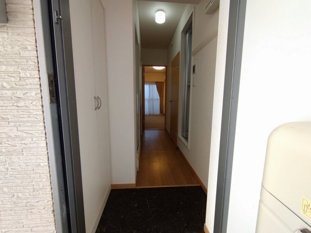 レオパレスカリスの玄関