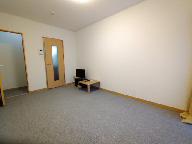 レオパレスカリスのその他|１階はフローリング仕様です。