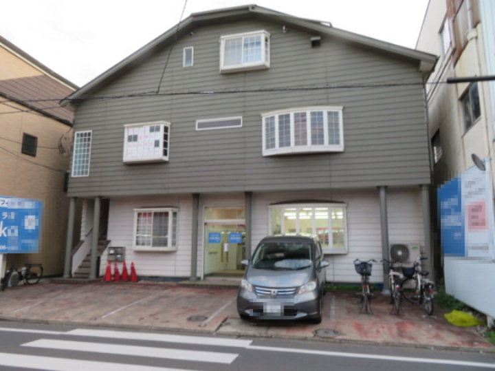 東村山市富士見町２丁目の店付住宅の外観