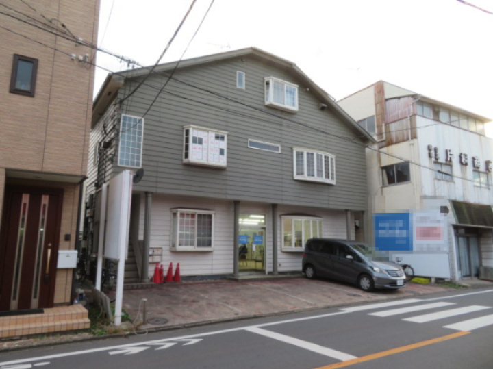 東村山市富士見町２丁目の店付住宅の外観