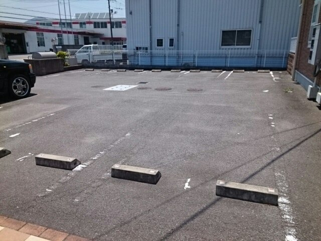 シャルパンティエⅡの駐車場