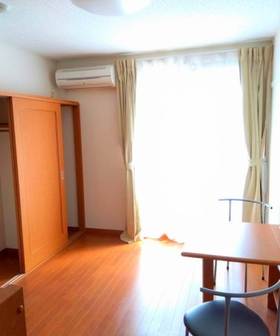 レオパレスムカイハラの居間・リビング