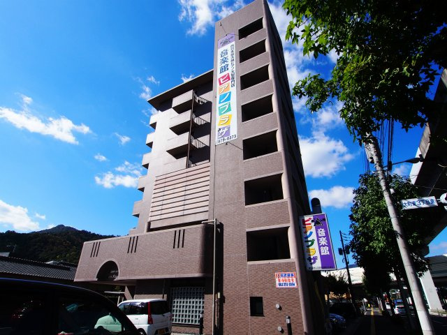 マンションリバーハンズの外観