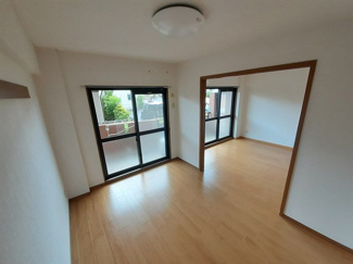 【内装】 | ラ・コモード | 明るい色調の室内です