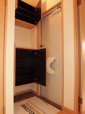 【玄関】 | リビングタウン江戸屋敷 | きれいな玄関です※別棟同タイプの写真です