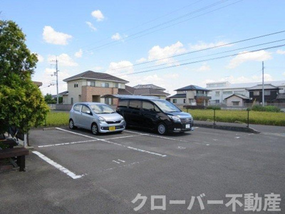 【駐車場】 | ロイヤルグラン