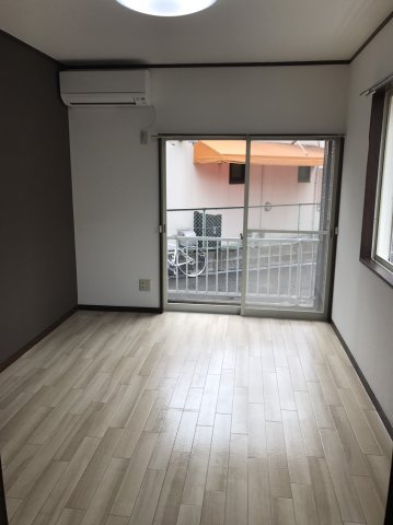 シャルム戸塚の居間・リビング|こちらのリビングで趣味の時間をお楽しみください