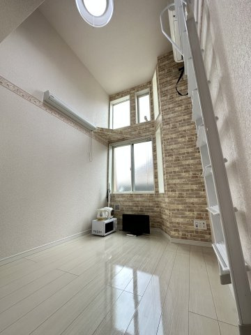 ユナイト和田町スワロフスキーの居間・リビング|ゆったり過ごせるリビングです