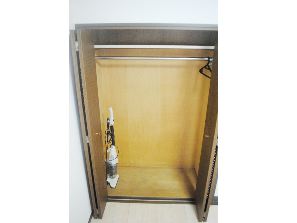 日興パレス横浜西の内装|明るい室内です