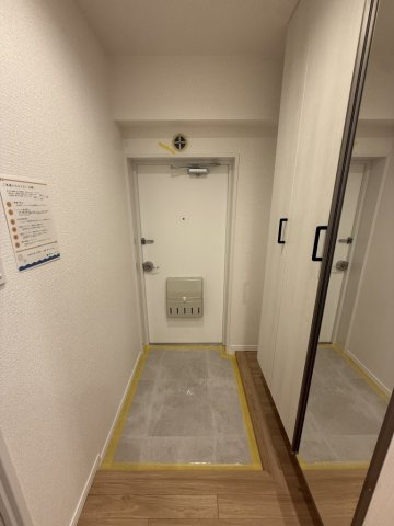  コープ野村新瑞橋B棟の玄関