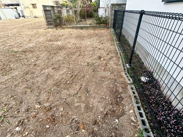 分譲地　豊橋市東田町西郷42番1外【B区画】の前面道路含む現地写真