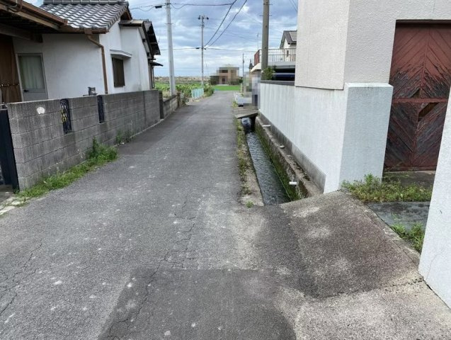 宇高町4丁目　売土地の前面道路含む現地写真