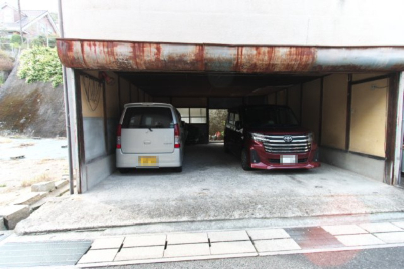 呉市阿賀中央９丁目の一戸建ての駐車場