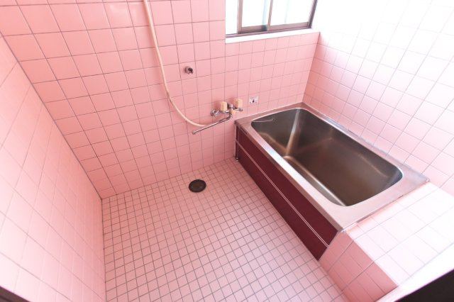 呉市阿賀中央９丁目の一戸建ての浴室