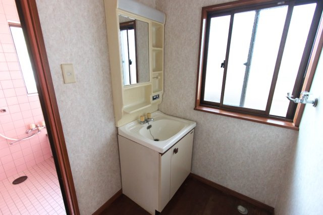 呉市阿賀中央９丁目の一戸建ての洗面所