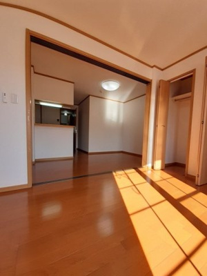 【居間・リビング】 | サンリット沢渡 | 居間です