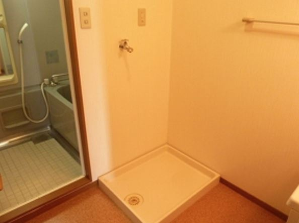 M N R KOKUBU（エムエヌアールコクブ）【キャッシュバック対象】の洗面所|脱衣スペースもあります