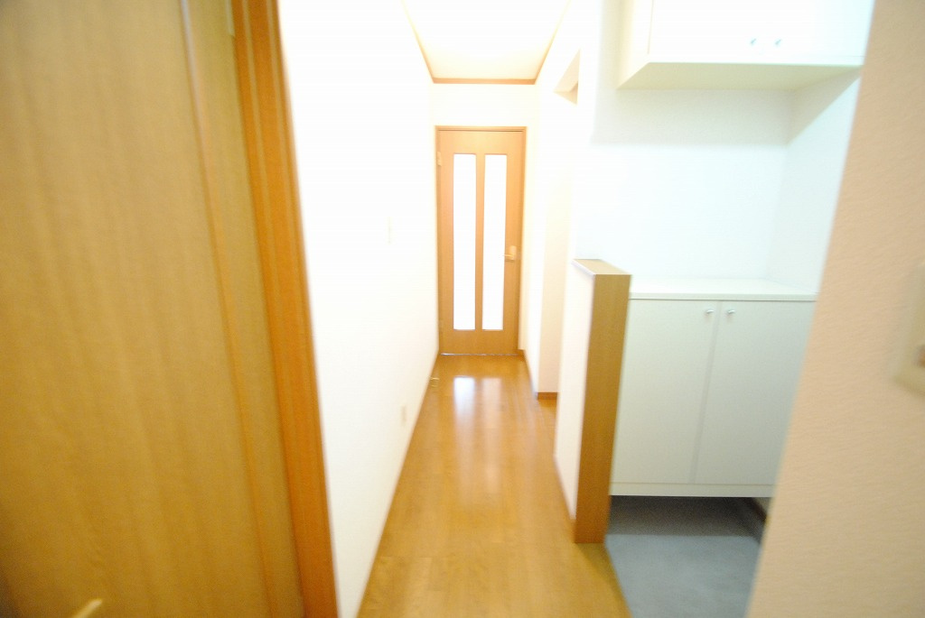 M N R KOKUBU（エムエヌアールコクブ）【キャッシュバック対象】の内装|明るい色調の室内です