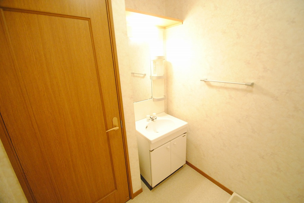 M N R KOKUBU（エムエヌアールコクブ）【キャッシュバック対象】の独立洗面台|独立洗面台です