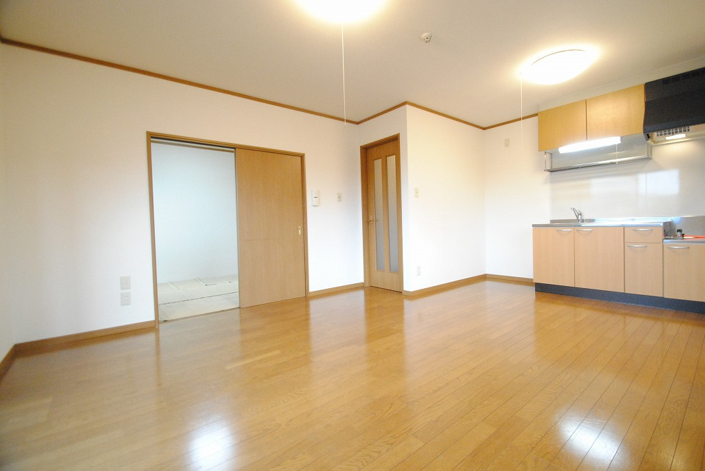 M N R KOKUBU（エムエヌアールコクブ）【キャッシュバック対象】の洋室|明るい洋室です