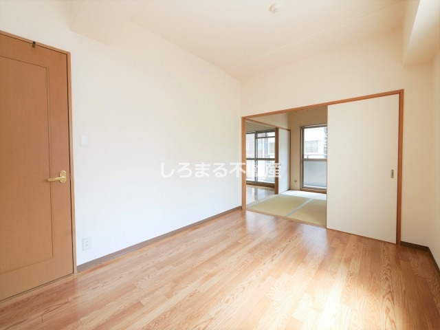 グラマシー立売堀の洋室