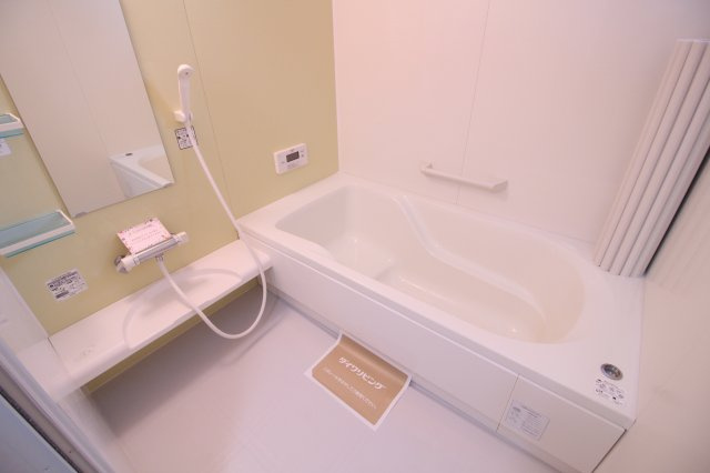 ファミールコート名谷の浴室