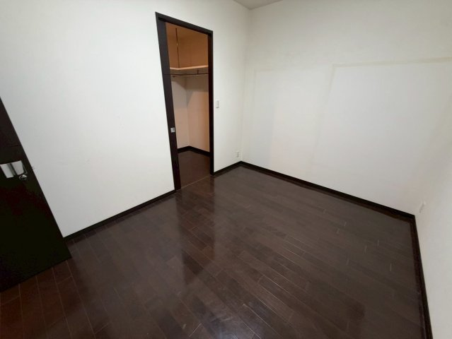 ザ・シーズンズD棟の洋室