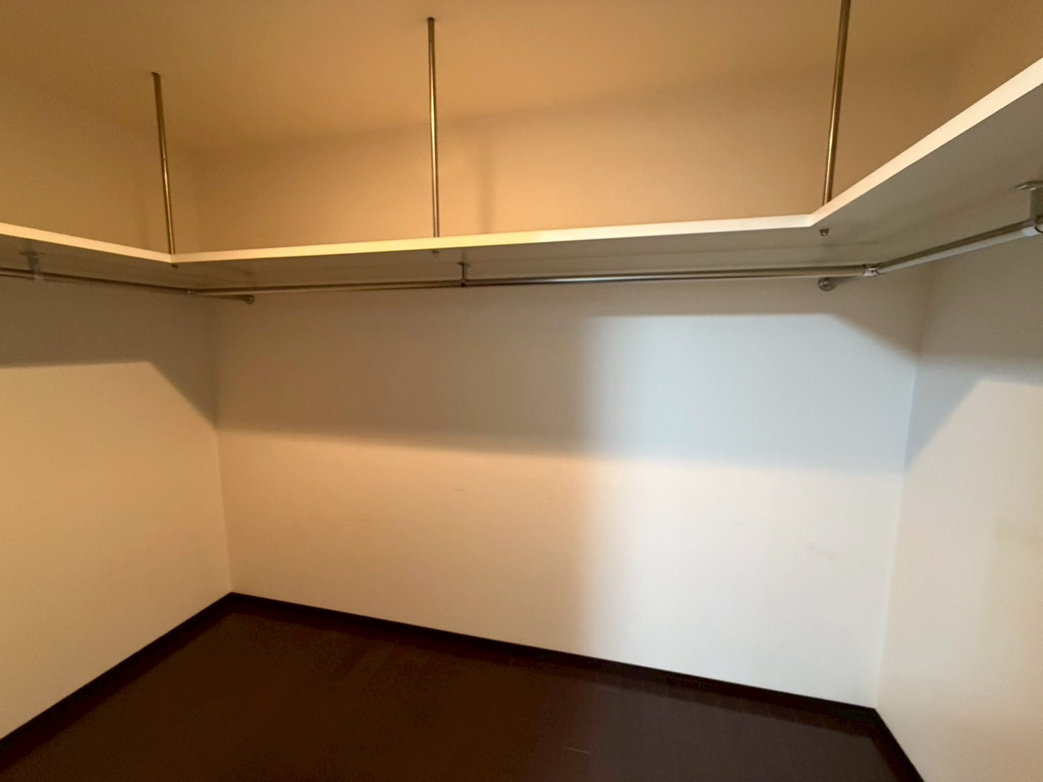 ザ・シーズンズD棟の収納|大きなサイズのものも収納することができるウォークインクローゼット！