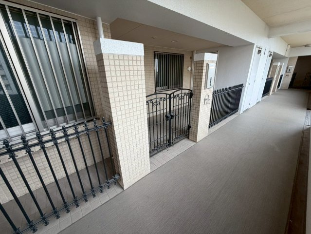 ザ・シーズンズD棟のその他|アルコープ付き玄関です。