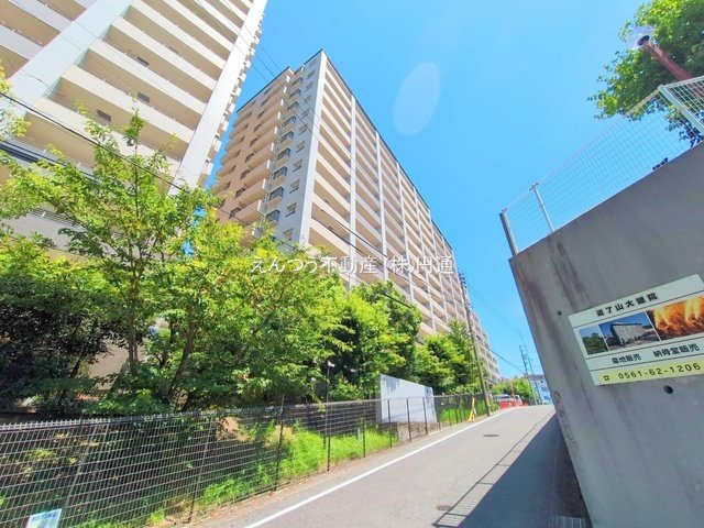 ザ・シーズンズD棟の外観