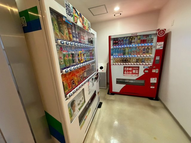 ザ・シーズンズD棟のその他共用部分|自動販売機も設置されております。
