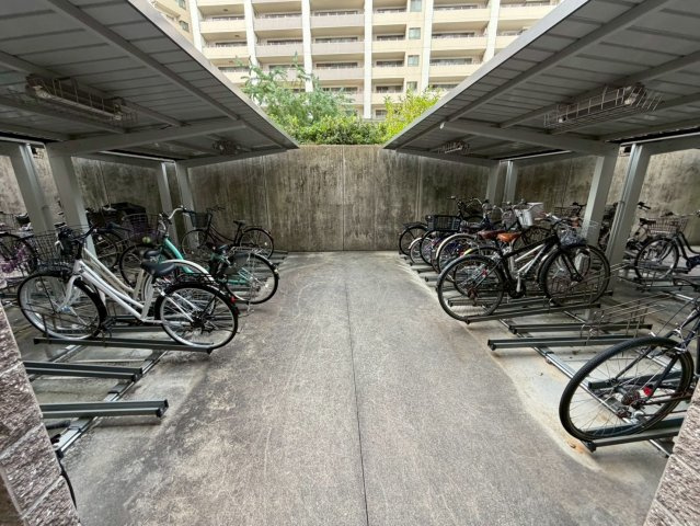 ザ・シーズンズD棟の駐輪場