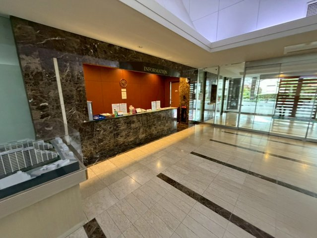 ザ・シーズンズD棟のロビー|コンシェルジェ付きです。