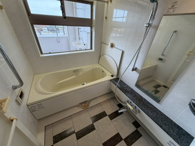 ザ・シーズンズD棟の浴室|足を伸ばしてゆったりとくつろげるワイドサイズの浴室で1日の疲れも吹っ飛びます！