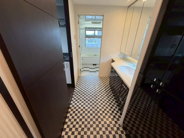 ザ・シーズンズD棟の独立洗面台|収納力と機能性に優れた使いやすい洗面台。