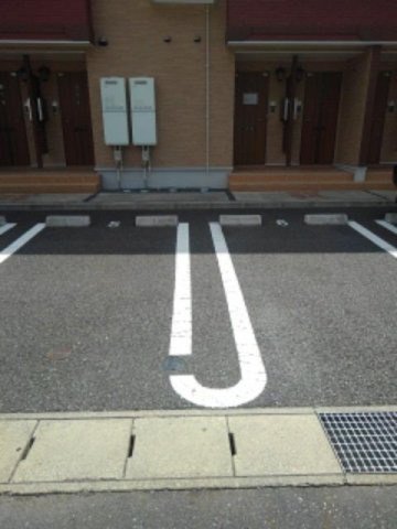 インプレスの駐車場