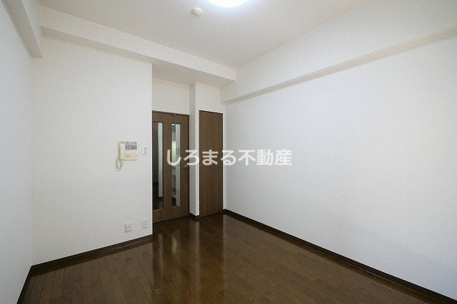 ユニーブル靭公園の居間・リビング