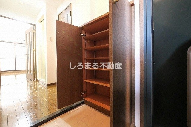 ユニーブル靭公園の玄関