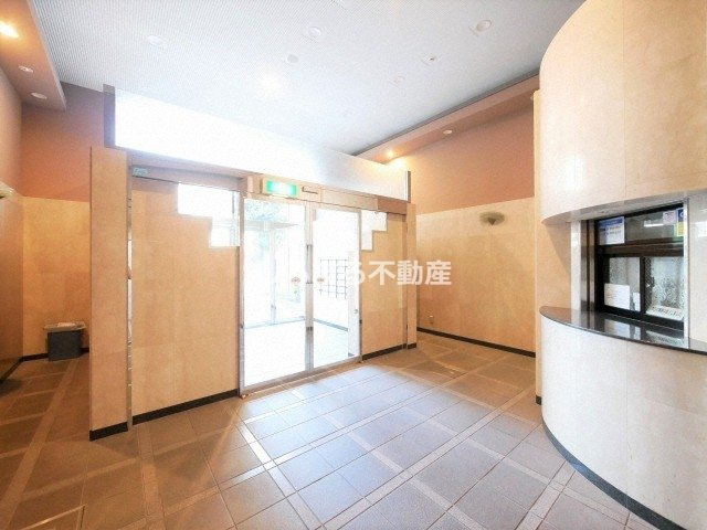 ユニーブル靭公園のロビー