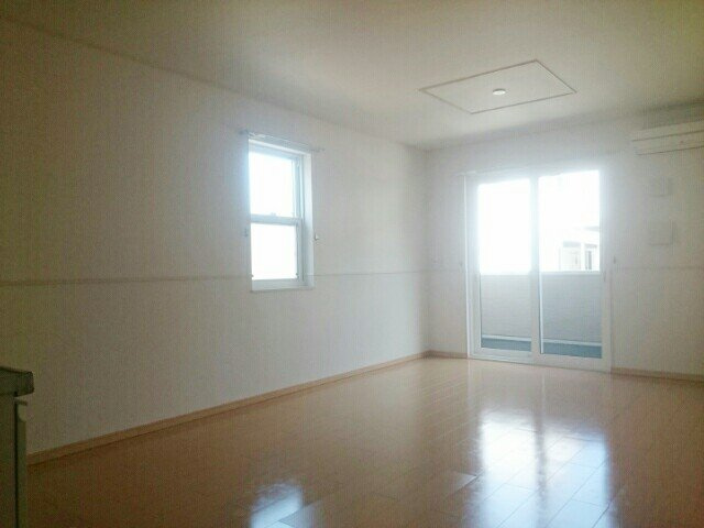 ラグジュアリー・コートの居間・リビング