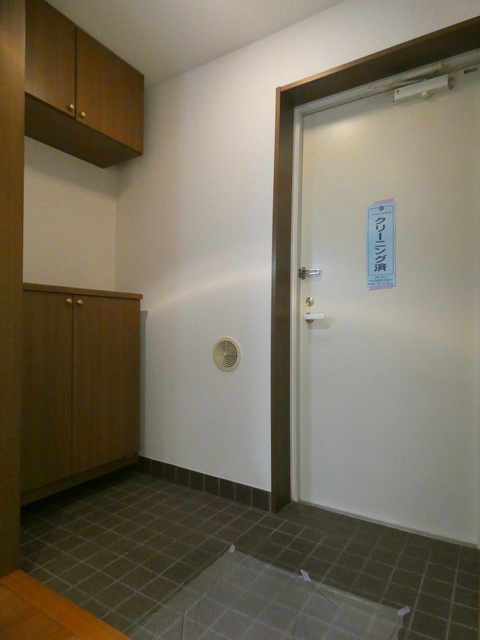 ヴェルドミール桜上水の玄関