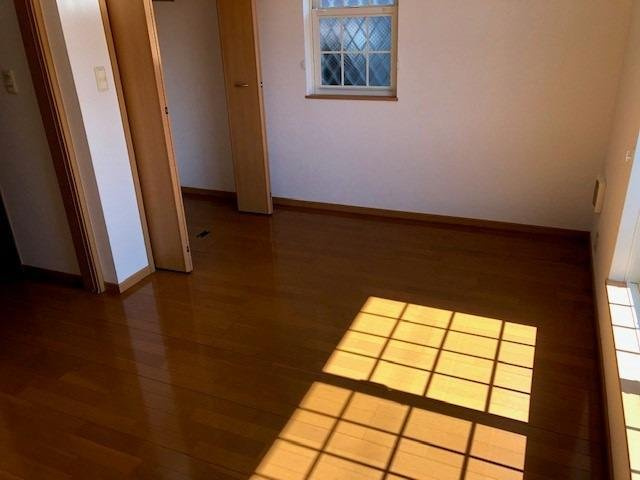 神戸市北区鈴蘭台北町６丁目のアパートの居間・リビング