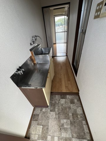 津山市山北　アパートの玄関