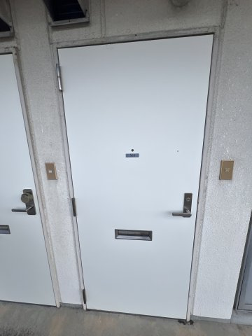 津山市山北　アパートの玄関