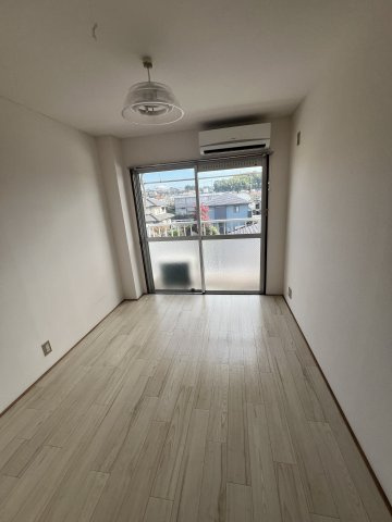 津山市山北　アパートの洋室