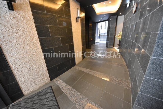 アビエール松屋町のエントランス