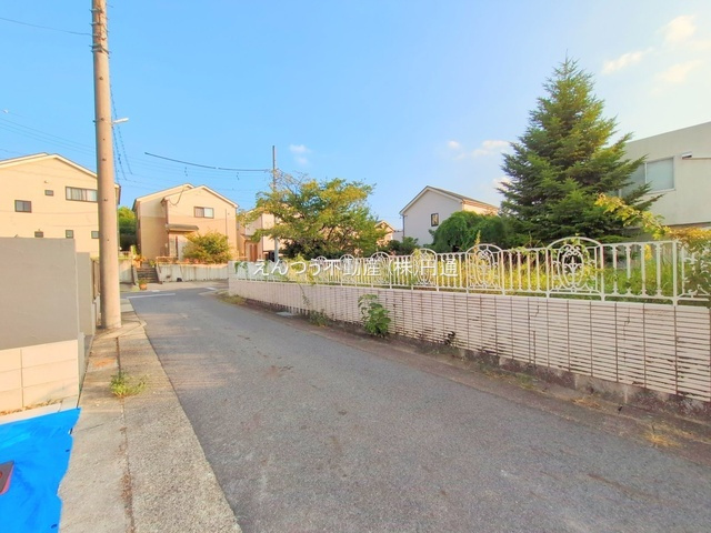 リーブルガーデン岩作三ケ峯の前面道路含む現地写真