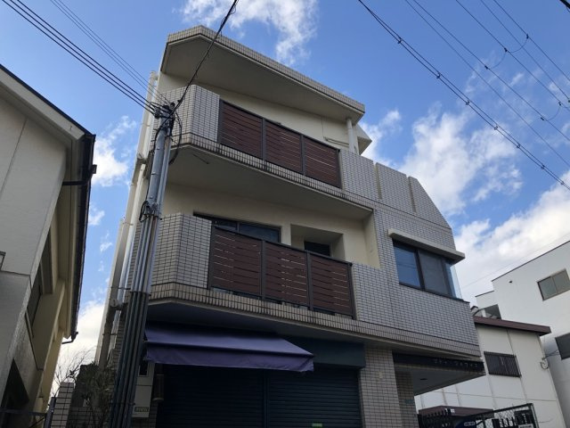 プティ・フォワイエの外観
