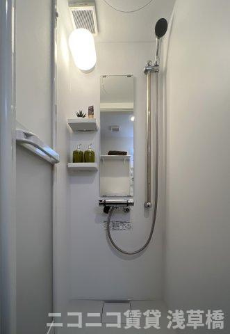 ホワイトナイトのシャワールーム|別号室イメージの為、現状を優先致します。