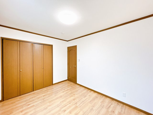 【収納】 | 北見市中ノ島町３丁目５－５　中古売家 | 【リフォーム済み】2階南側洋室収納です。押し入れはクリーニング予定です。各部屋に収納があって荷物をまとめられるのは嬉しいですね。